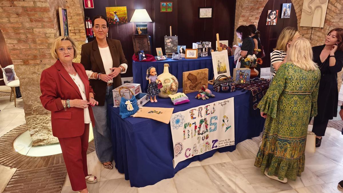 Uno de los puestos de la exposición de los centros sociales en el Auditorio