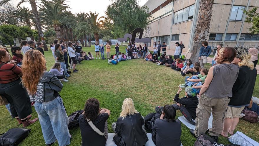Estudiantes de la UPV se suman a las acampadas por Palestina y dormirán en el campus