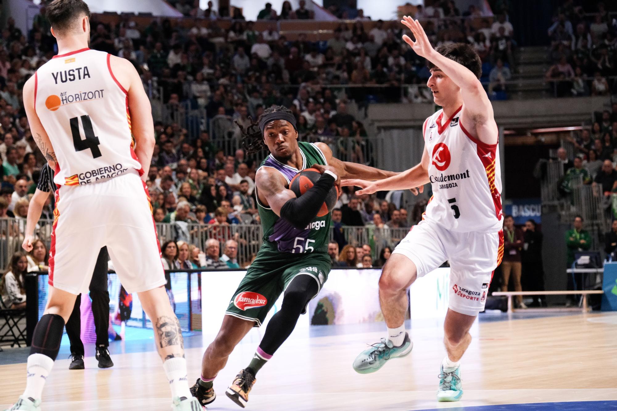 13/4/24 - Malaga - Palacio Deportes Jose Maria Martin Carpena.  Basquetbol LIGA ACB UNICAJA vs ZARAGOZA :  (Fotografía: Gregorio Marrero / La Opinion)