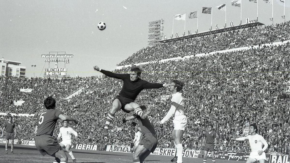 Partido ante el Celta en Mestalla, en aquella Liga de 1971