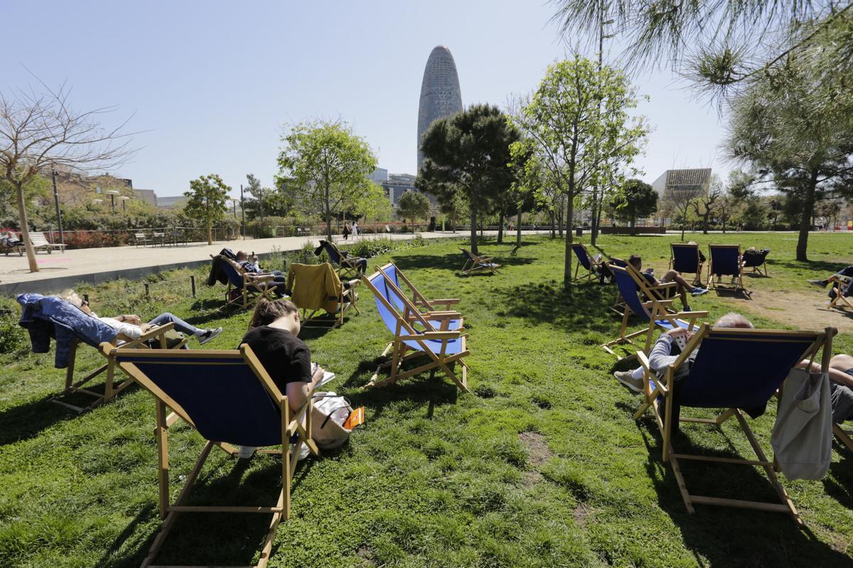 La zona verde las plaza de las Glòries