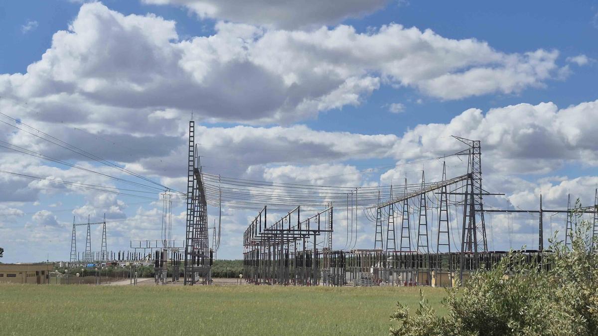 El Gobierno confirma a la Junta de Andalucía que incluirá al norte de Córdoba en la planificación eléctrica hasta 2030