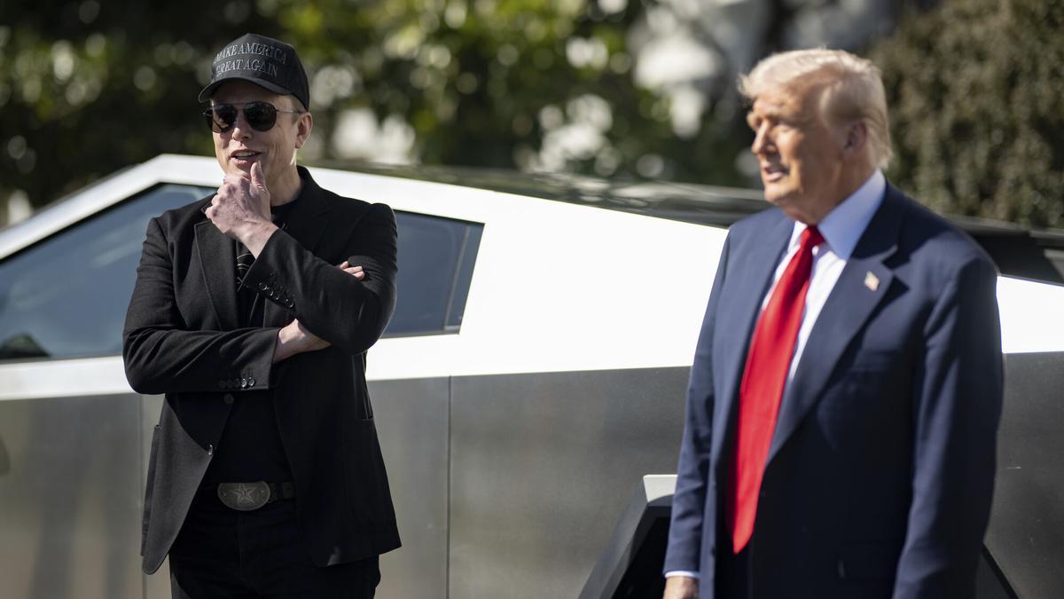 11 de marzo de 2025, Donald Trump hace promoción de los coches Tesla de Elon Musk
