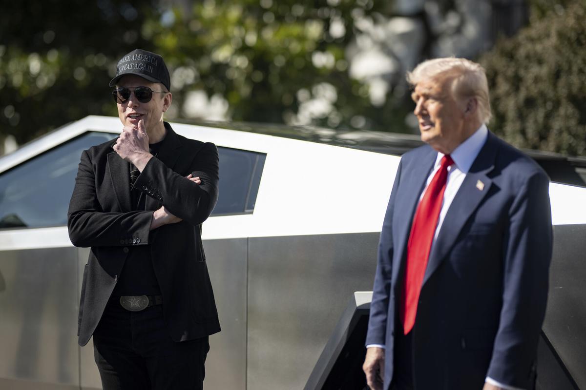 11 de marzo de 2025, Donald Trump hace promoción de los coches Tesla de Elon Musk