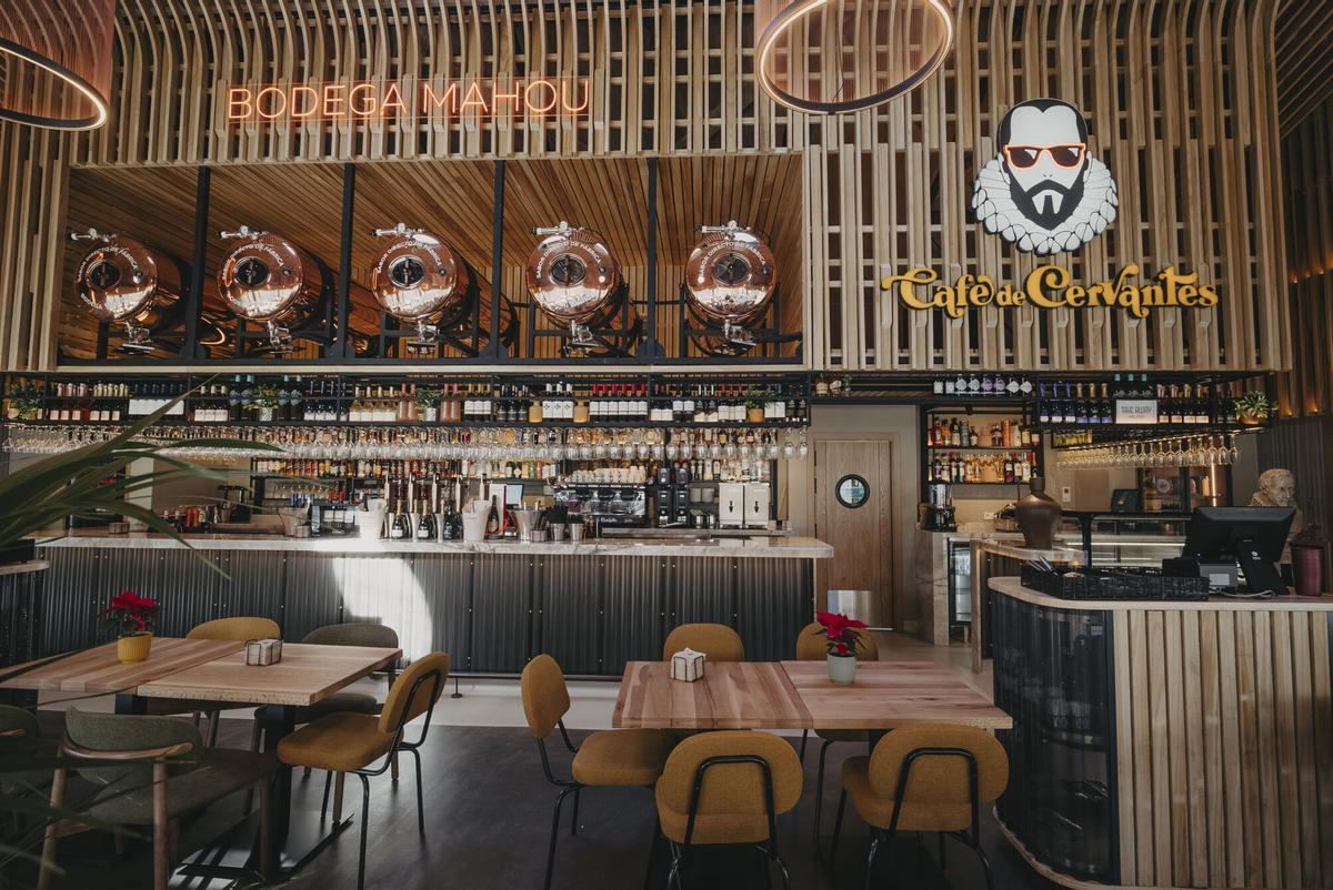 Este es el interior de Café de Cervantes.