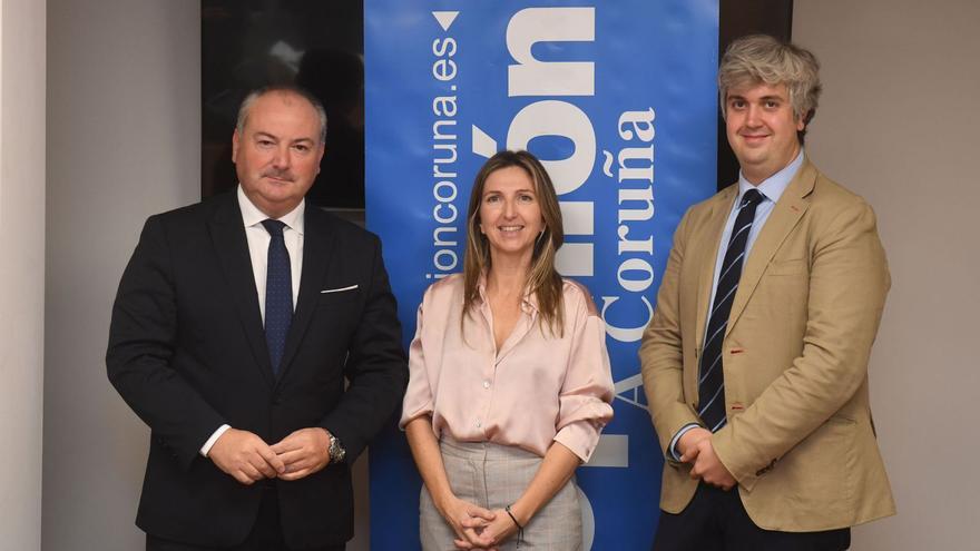 José Ramón Rioboo, Nereida Canosa e Ignacio Prada, en la redacción de LA OPINIÓN. |   // CARLOS PARDELLAS