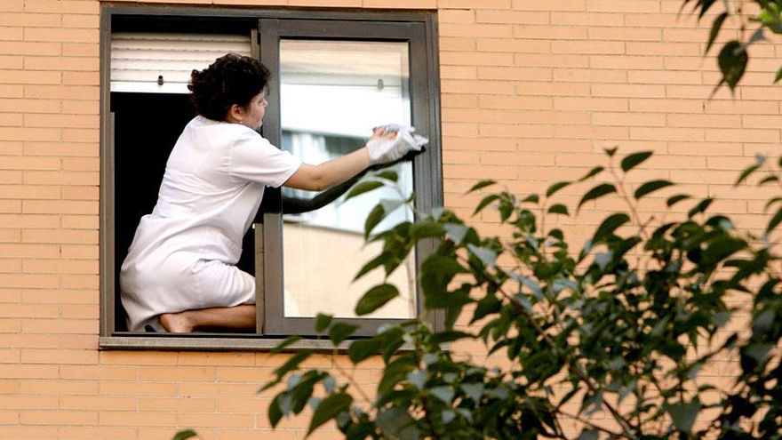 La subida del salario mínimo también afecta a las empleadas de hogar: así deberá ser su sueldo a partir de ahora