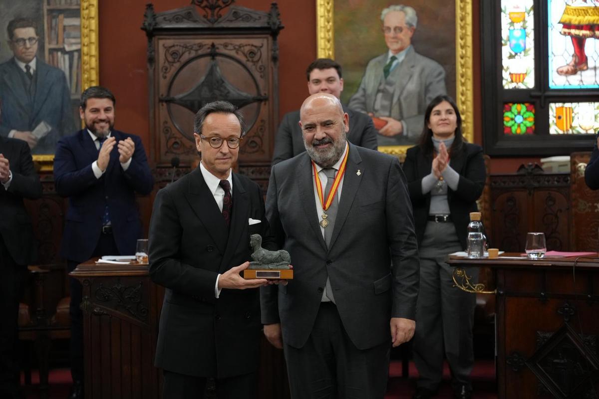 FOTOS | El Ayuntamiento de Palma entrega las Medallas de Oro de la Ciudad y nombra Hijas Ilustres a Pilar Juncosa Iglesias y Caty Juan del Corral FOTOS | El Ayuntamiento de Palma entrega las Medallas de Oro de la Ciudad y nombra Hijas Ilustres a Pilar Juncosa Iglesias y Caty Juan del Corral