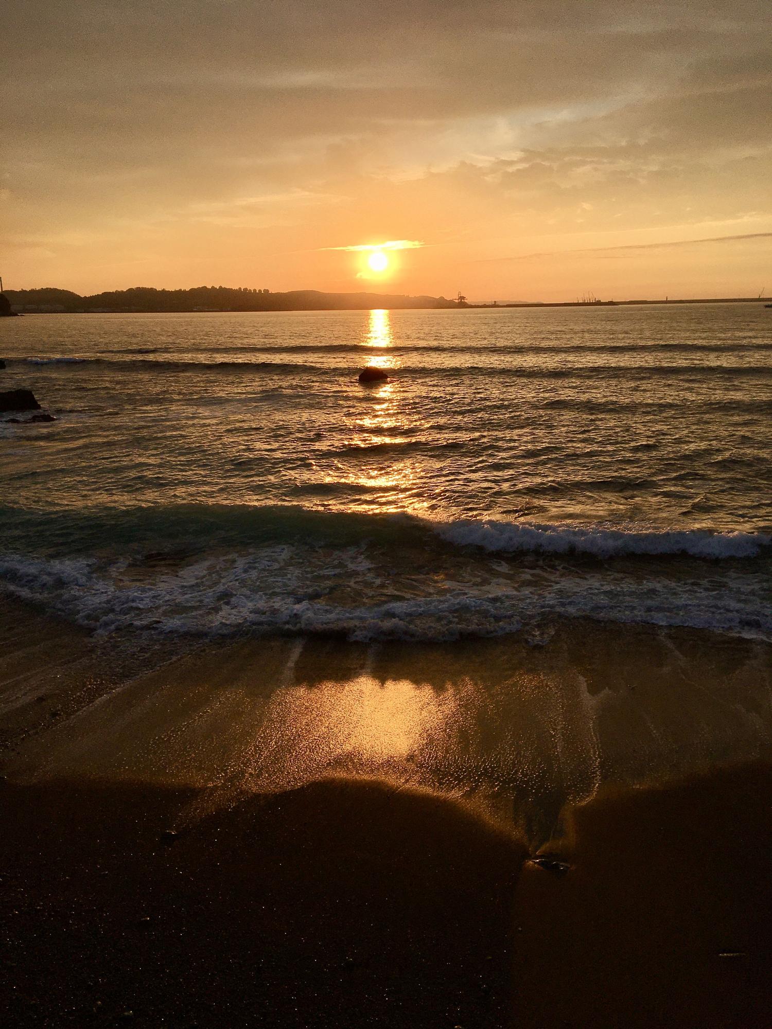 Las espectaculares fotos del atardecer de primavera en Gijón