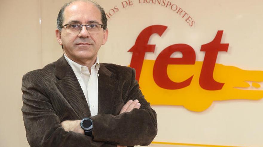 El secretario general de la Federación de Empresarios del Transporte, José Ángel Hernández, en la sede de la organización.