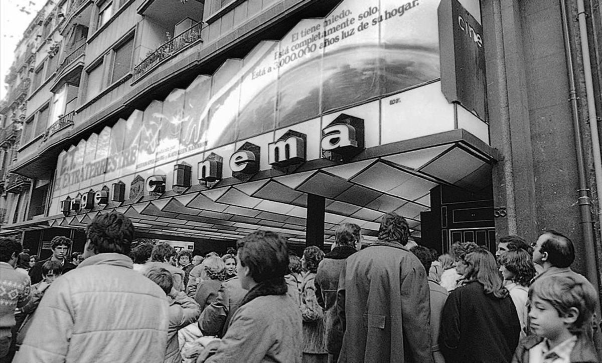 El cine Urgel en 1982, con 'E. T., el extraterrestre' de estreno. 