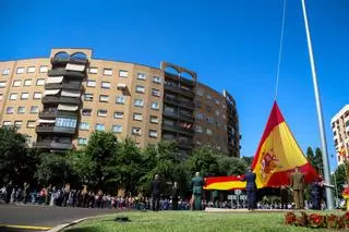 Badajoz rinde homenaje a la bandera por el Día de las Fuerzas Armadas