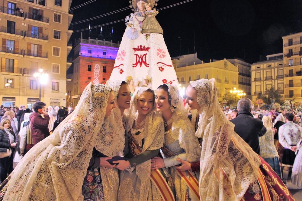 Galería de falleras ilustres en la Ofrenda de las Fallas 2019