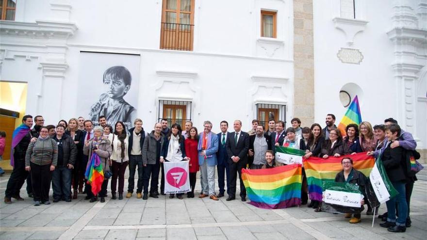 Luz verde en Extremadura a la ley más avanzada de España para la igualdad LGTB
