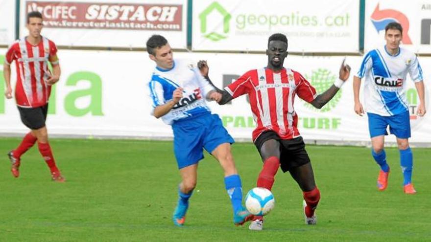 Al camp de l&#039;Avià, els locals i el Manresa van empatar a un gol, en un duel que va tenir continuació per la pluja