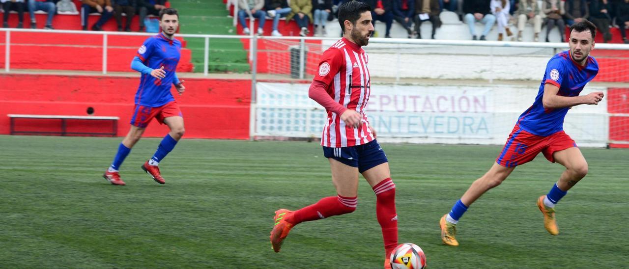 Jesús Varela, que se lesionó en Sarria, en un partido anterior ante el Betanzos.