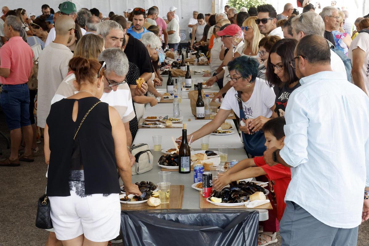 Moaña exalta su mejillón en una fiesta que vende cinco toneladas de producto en menos de tres horas