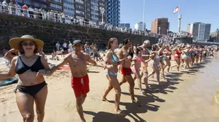 Gijón celebra hoy su día grande: danza prima y Restallón en San Lorenzo