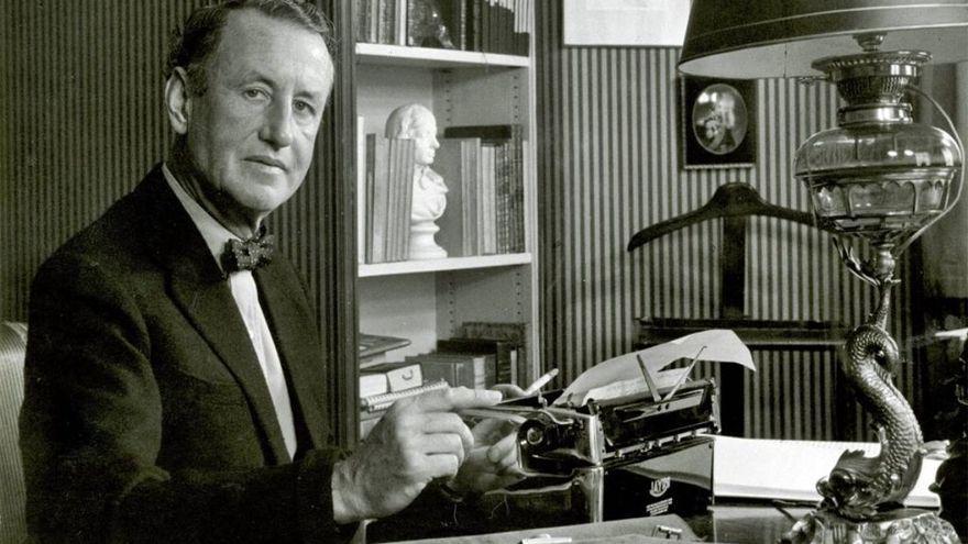 El escritor Ian Fleming.