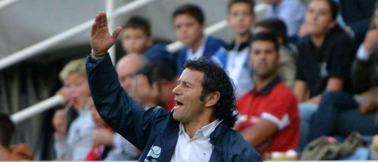 Luisito, entrenador del Pontevedra. // Gustavo Santos