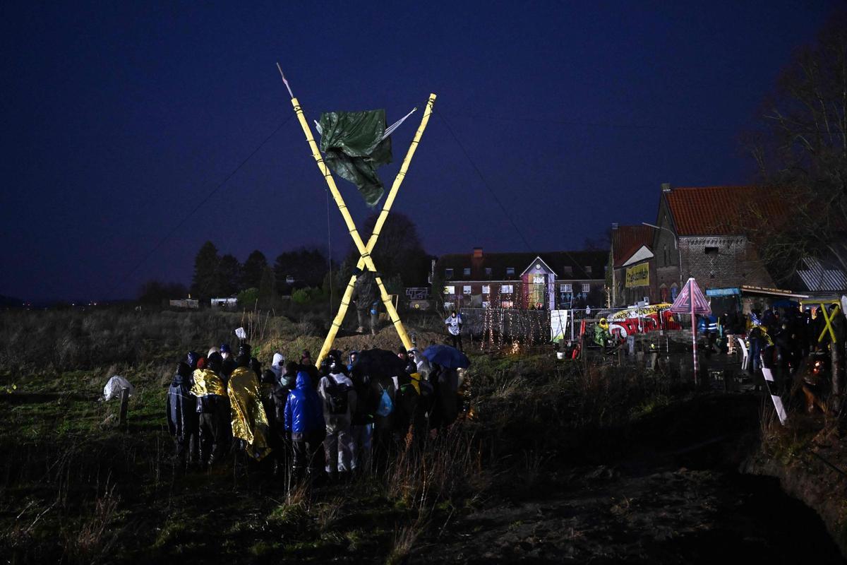 Manifestación contra una mina de lignito a cielo abierto en el pueblo alemán de Luetzerath. Los activistas reclaman que Alemania deje de extraer y quemar carbón lo antes posible por la lucha contra el cambio climático.