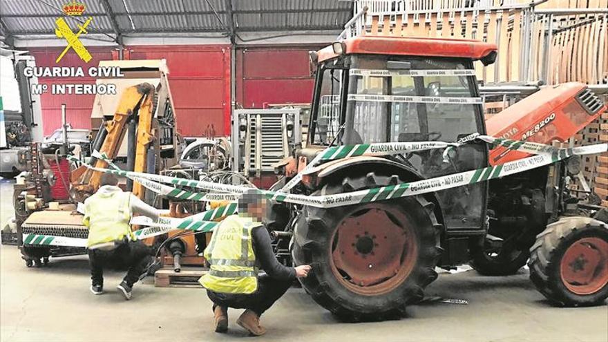 Roban una desbrozadora y un tractor de 50.000 euros