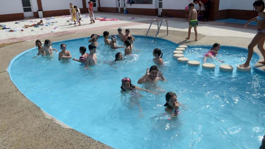 Imagen de la piscina de niños de Dena.  | // FDV