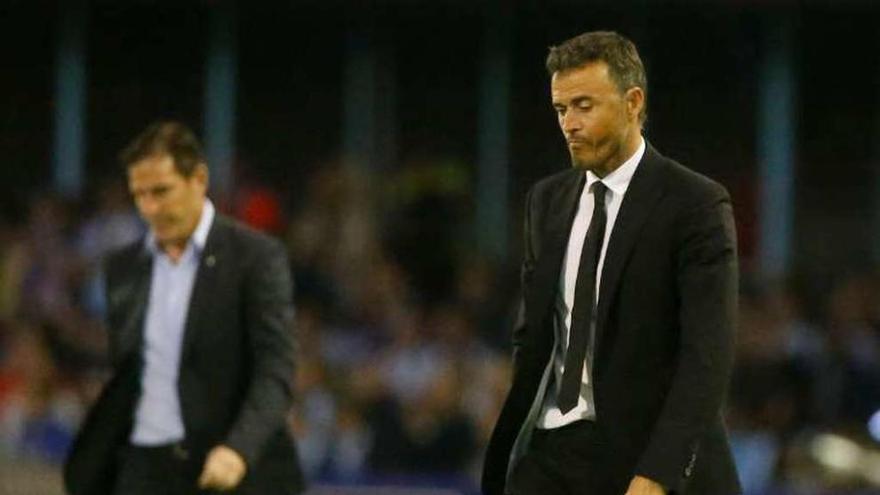 Luis Enrique, con Berizzo al fondo. // R. Grobas