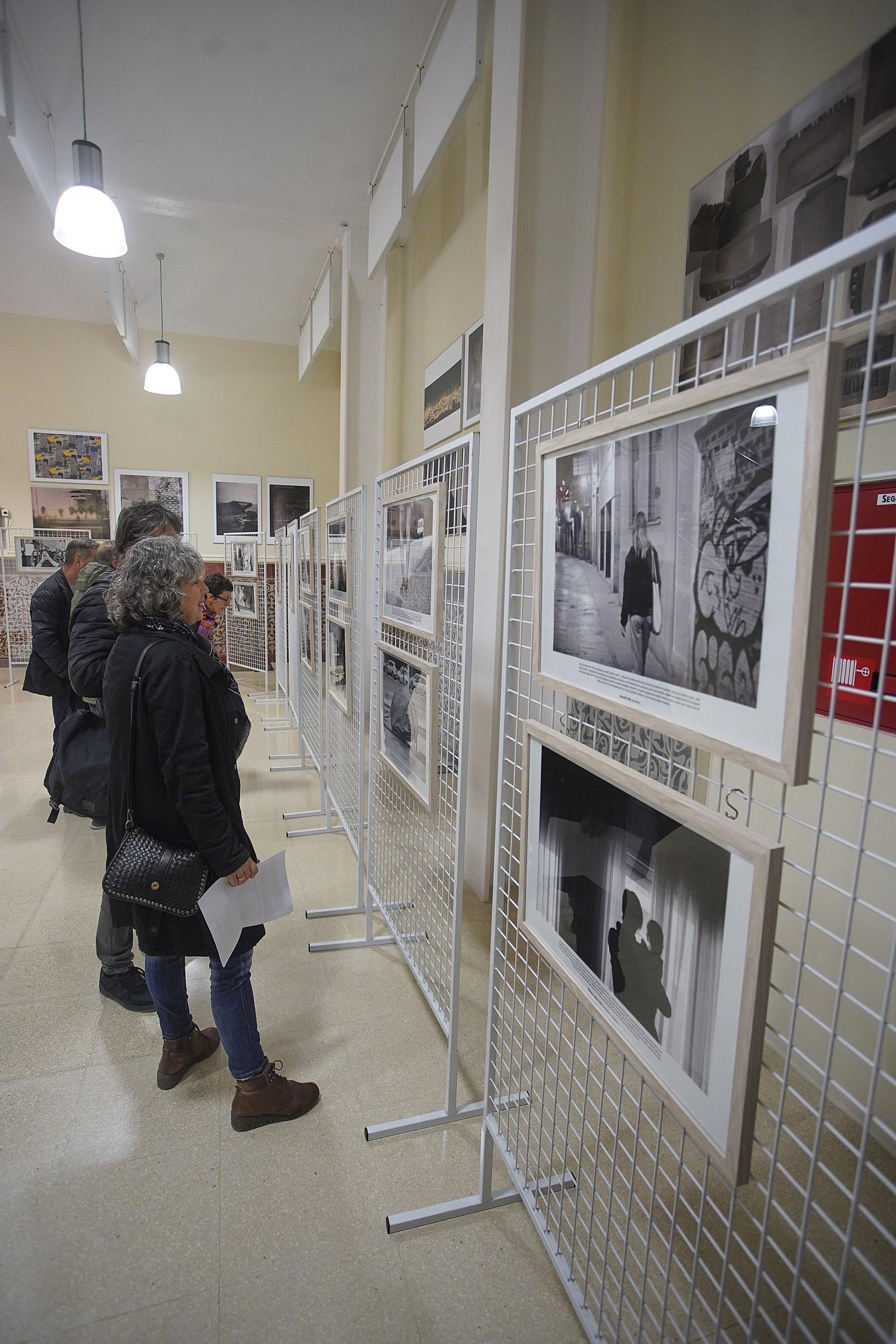 Salt inaugura una exposició contra la violència masclista