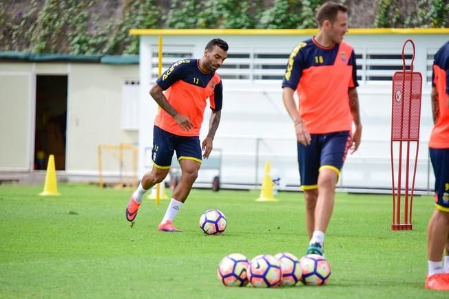 Entrenamiento UD Las Palmas en Barranco Seco ...