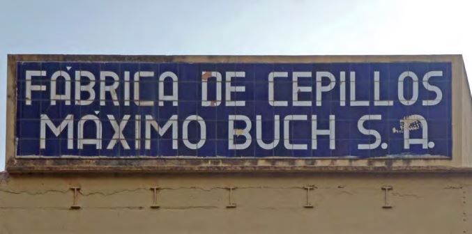 Los rótulos artesanales se resisten al olvido