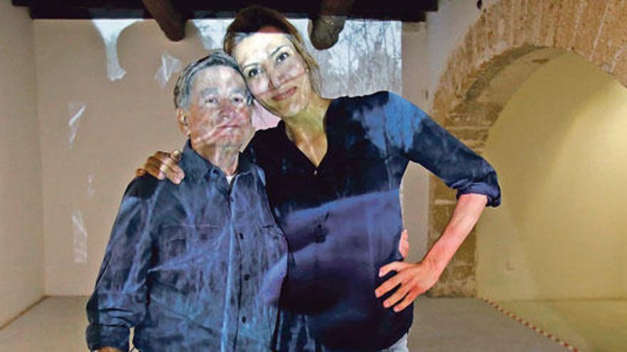 El galerista Ferran Cano junto a una de sus mejores artistas, Amparo Sard.