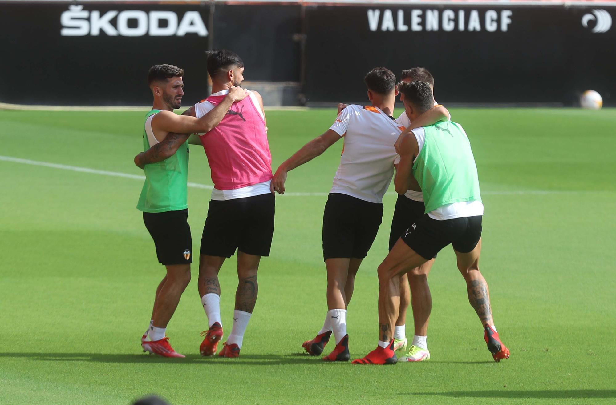 Sesión en Mestalla con Maxi Gómez y Alderete