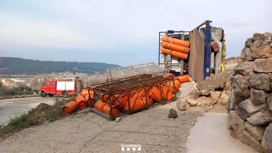 Un camió carregat  de butà xoca contra un restaurant a Girona