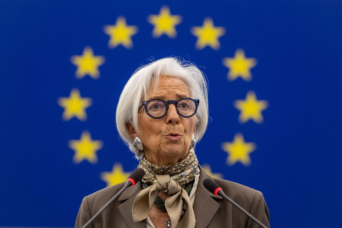 El BCE cedeix a la pressió pels preus i puja els tipus per primera vegada en gairebé tres anys