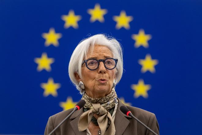 El BCE cedeix a la pressió pels preus i puja els tipus per primera vegada en gairebé tres anys