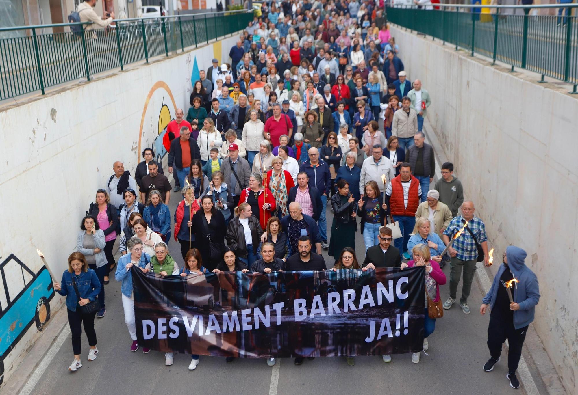 Una multitud exige el desvío de la Saleta y justicia para las víctimas de la dana seis meses después en Aldaia