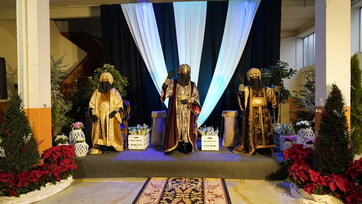 Los emisarios reales, durante su llegada a Bocairent el domingo.