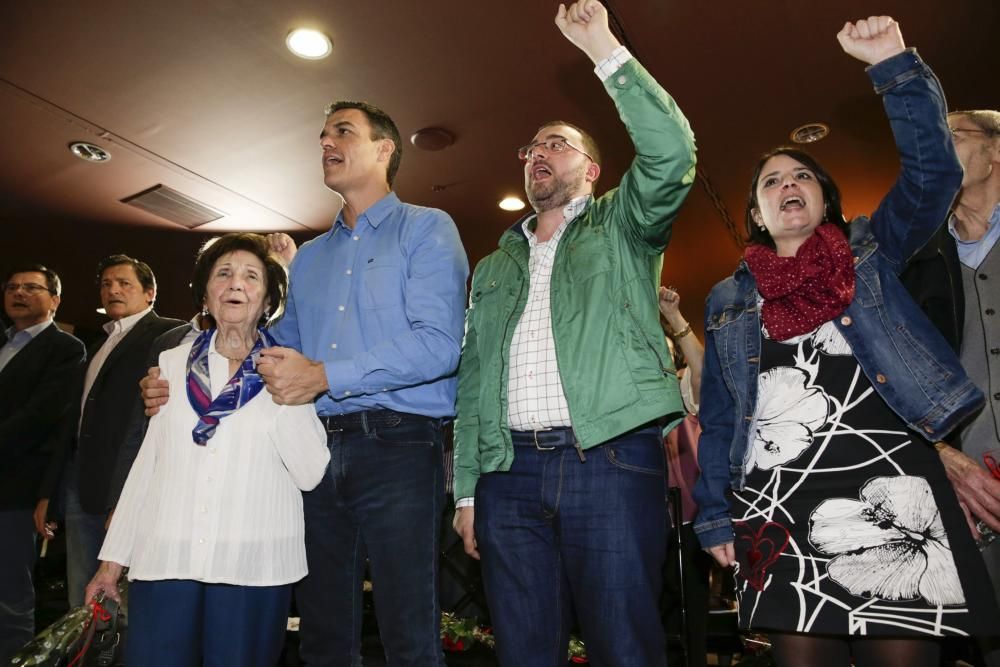 Pedro Sánchez participa en la Fiesta de la Rosa en Oviedo