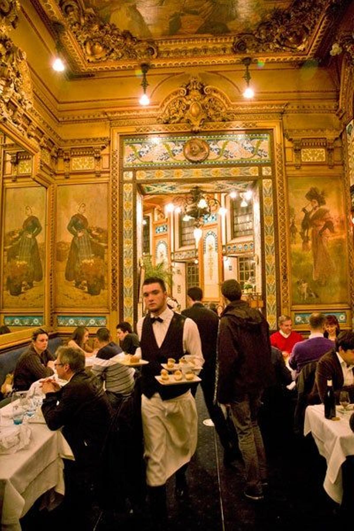 La Cigale, restaurante de estilo art nouveau inaugurado en el año 1895.