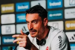 Motín contra Albert Riera en el Eintracht: "A veces yo veo el hueco desde la banda, pero el jugador no"