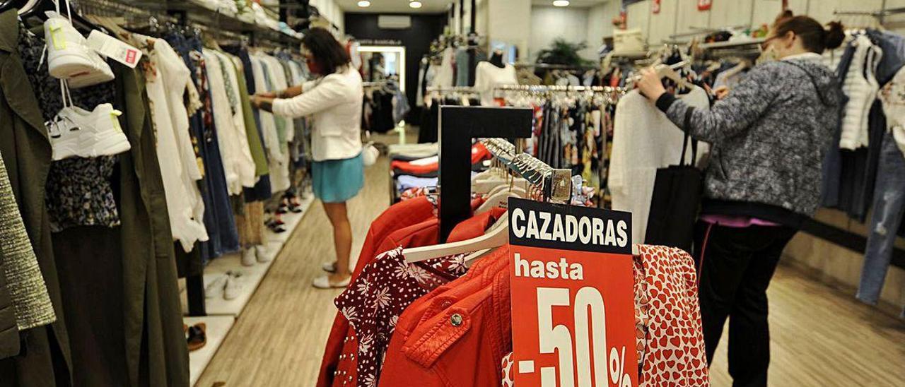 Descuentos de hasta el 50% en una tienda de Lalín.