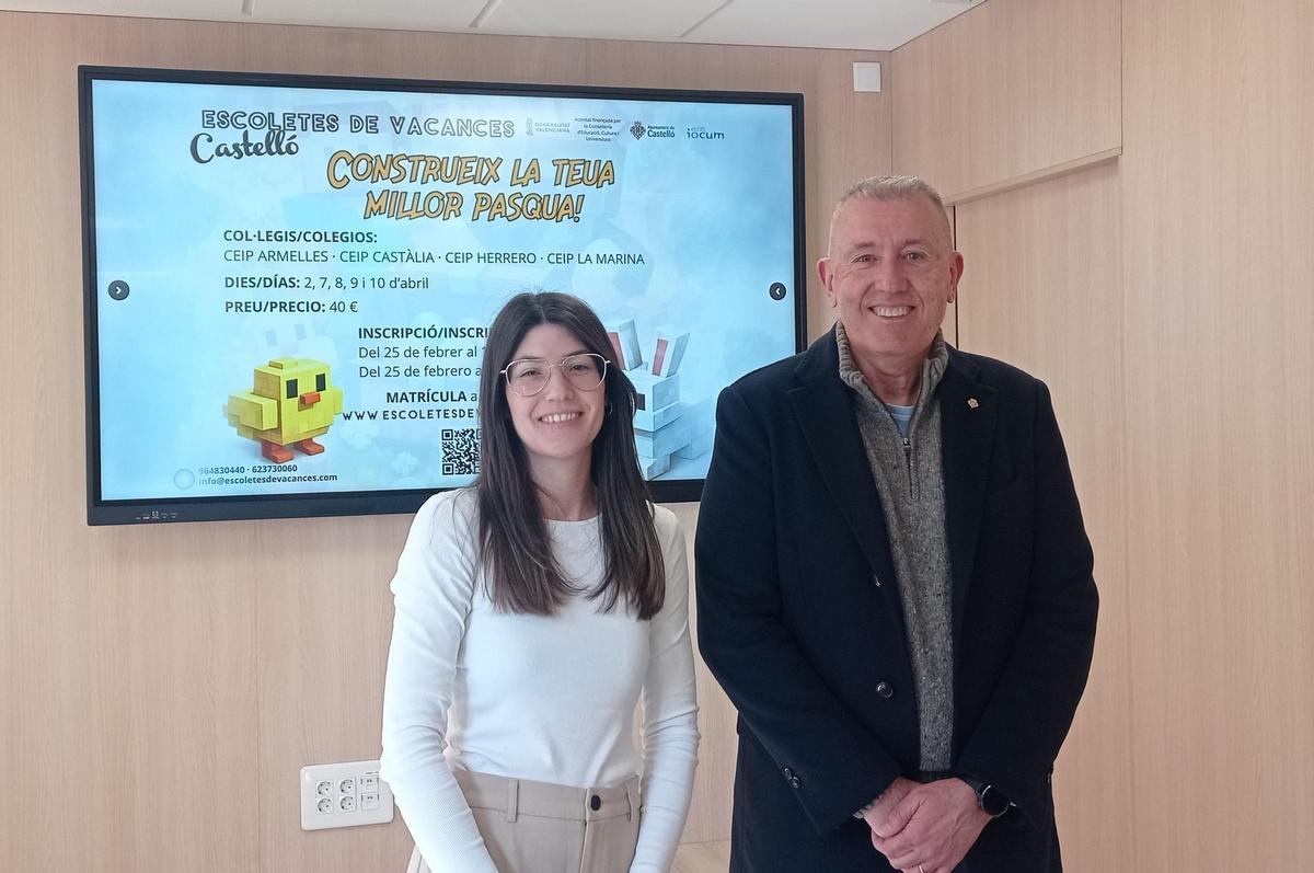 Alba Salas, de Iocum, y el concejal de Educación en funciones, Vicent Sales, este martes.