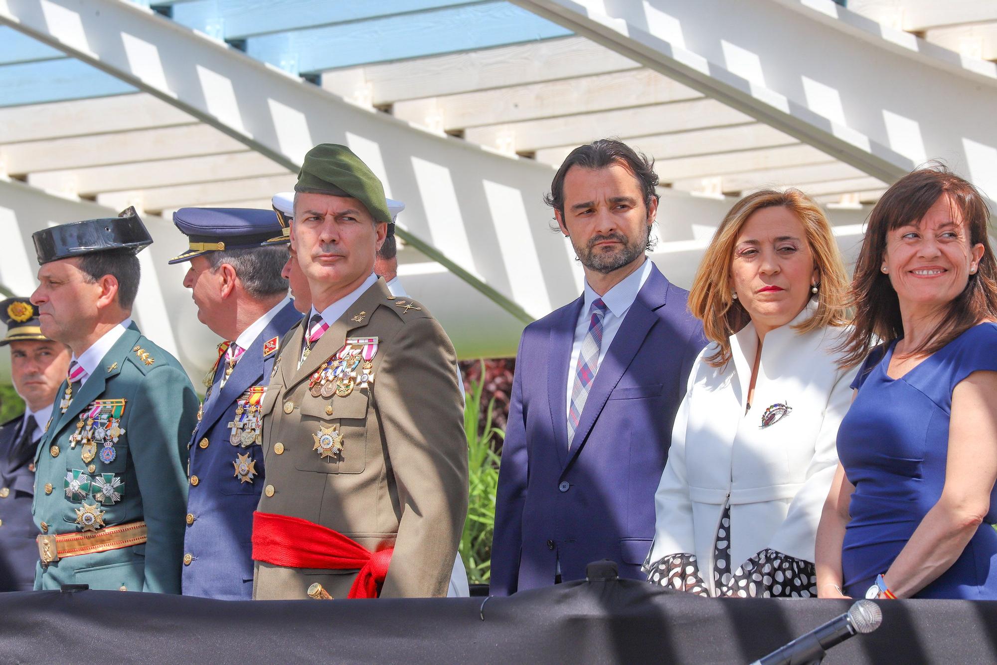 Sol y fidelidad a la bandera en Torrevieja