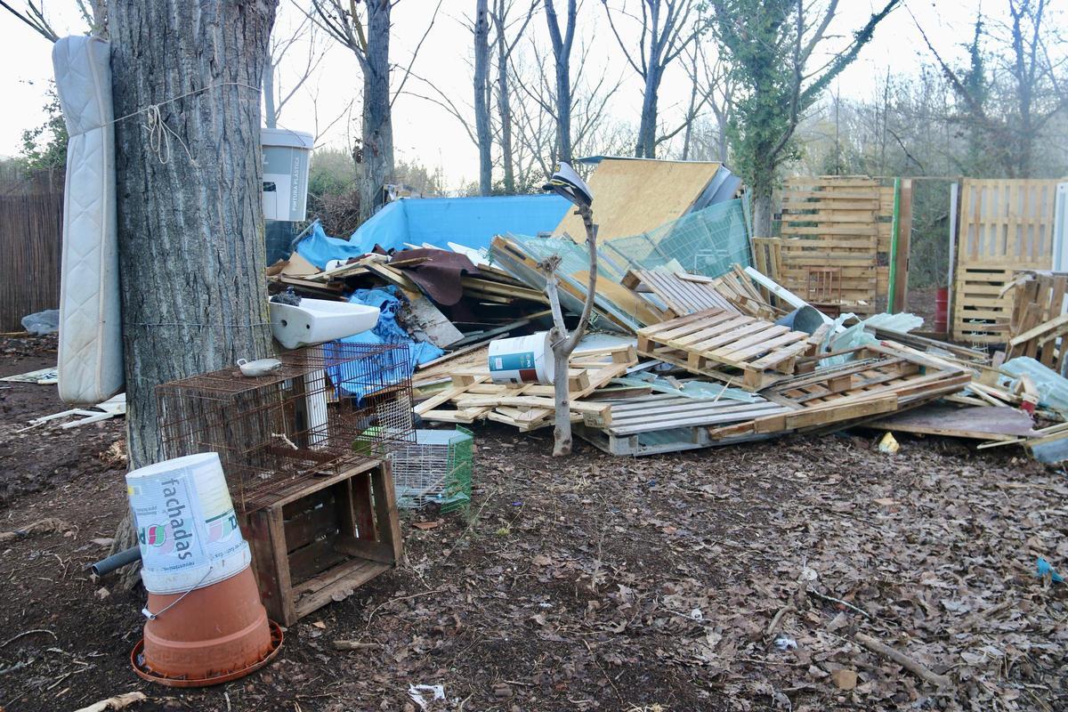 Dispositivo para eliminar un conjunto de barracas junto al Besòs en Montcada i Reixac