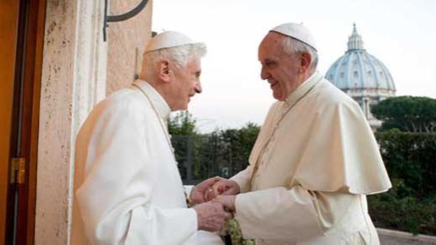 El Papa Francisco felicita la Navidad a Benedicto XVI