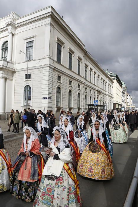 La música alicantina, el arroz, los trajes tradicionales triunfan en el desfile por Göteborg