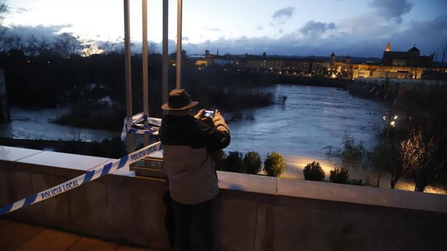 Precintan La Calahorra por la crecida del río