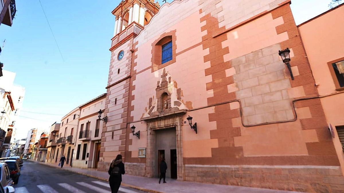 Fachada de la iglesia de San Antonio Abad, sin el mural. | F.BUSTAMANTE