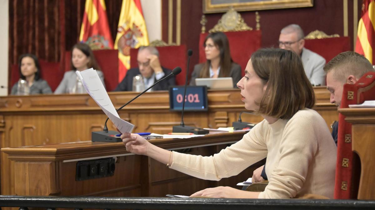 La portavoz de Compromís en el Ayuntamiento de Elche denuncia las carencias del presupuesto autonómico para la ciudad